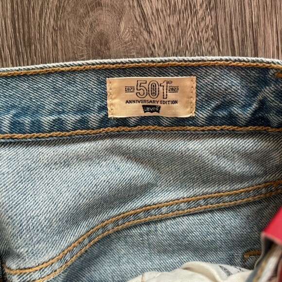 Levi’s 501 anniversary edition floral shorts - size 26 - Picture 3 of 4